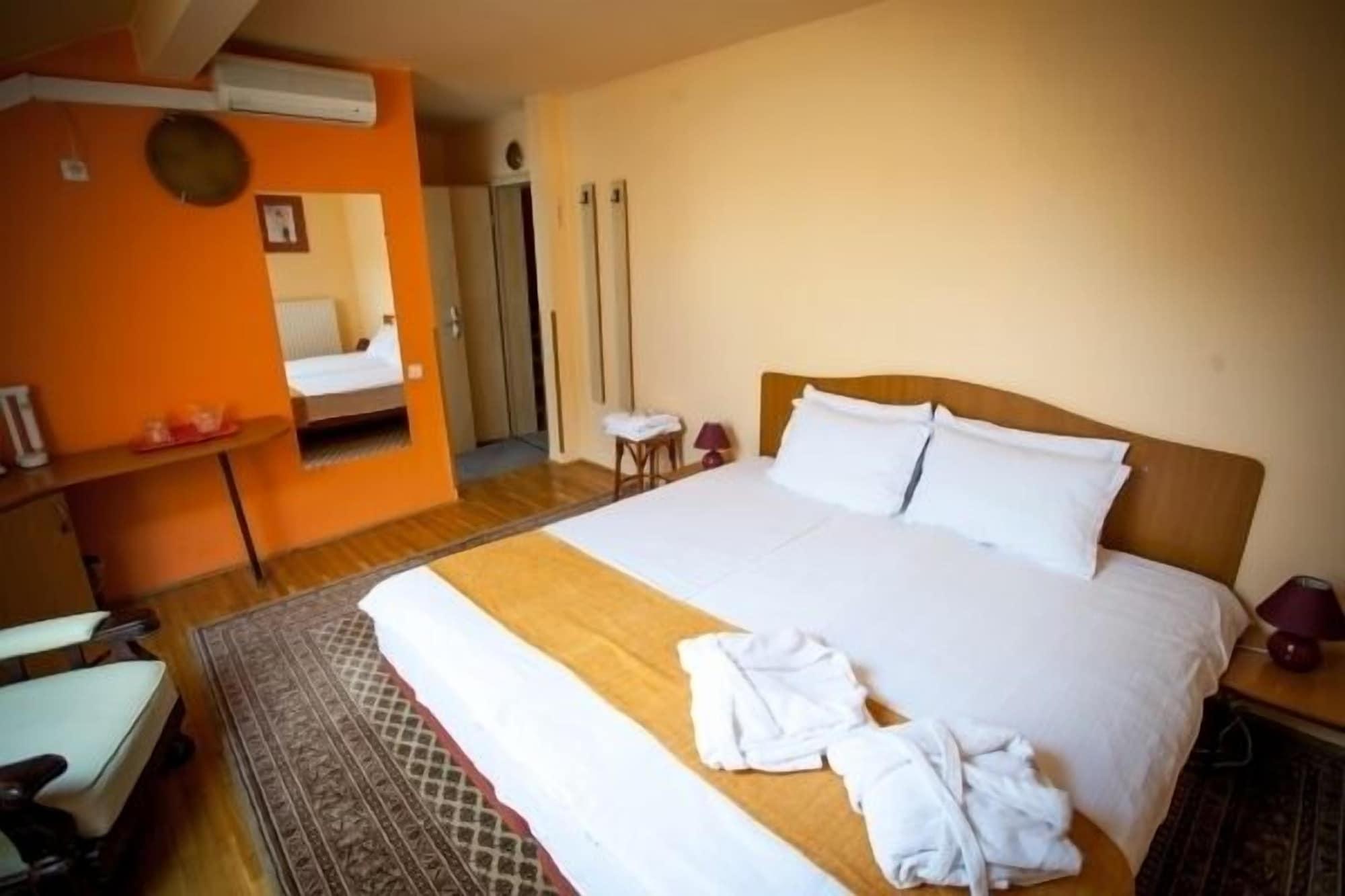 Deja Vu Guesthouse Cluj-Napoca Buitenkant foto