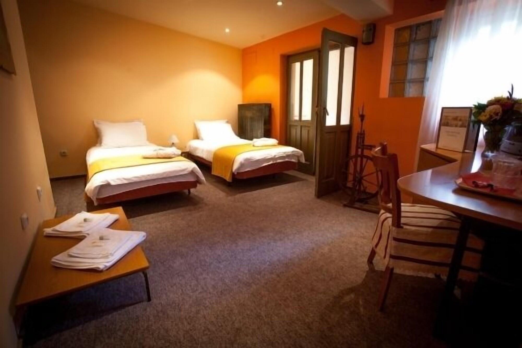 Deja Vu Guesthouse Cluj-Napoca Buitenkant foto