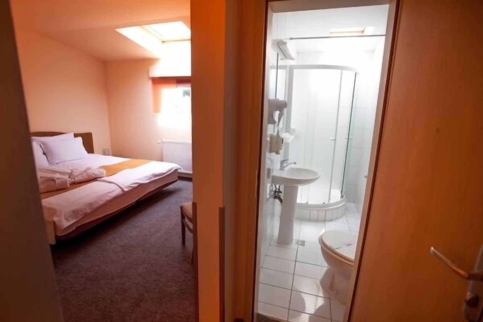 Deja Vu Guesthouse Cluj-Napoca Buitenkant foto
