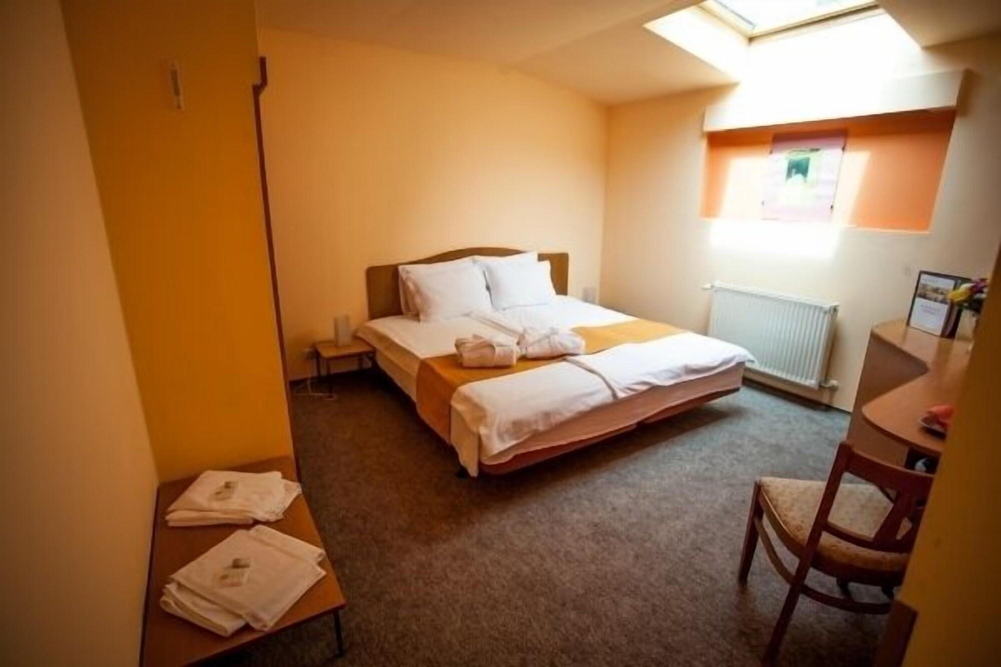 Deja Vu Guesthouse Cluj-Napoca Buitenkant foto