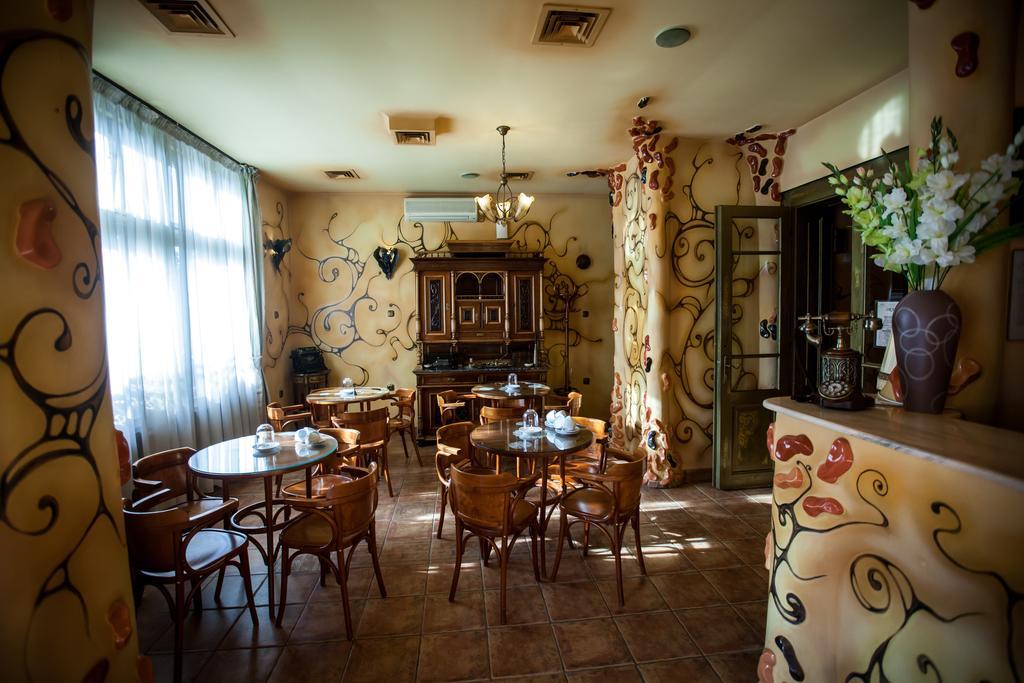 Deja Vu Guesthouse Cluj-Napoca Buitenkant foto