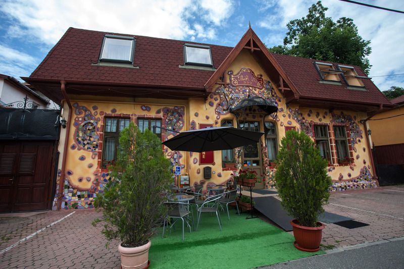 Deja Vu Guesthouse Cluj-Napoca Buitenkant foto