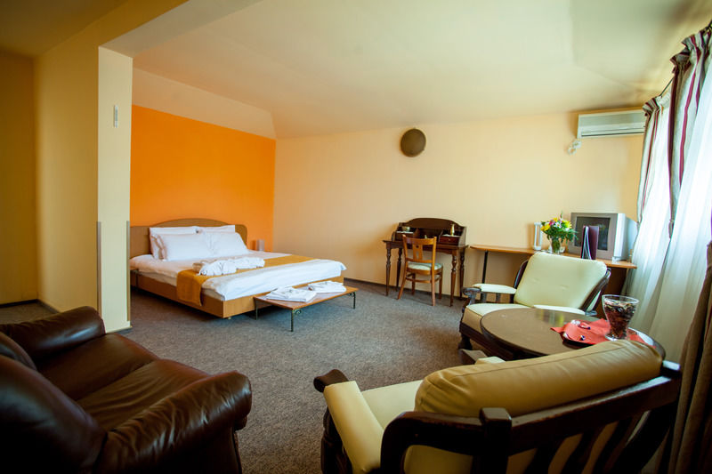 Deja Vu Guesthouse Cluj-Napoca Buitenkant foto