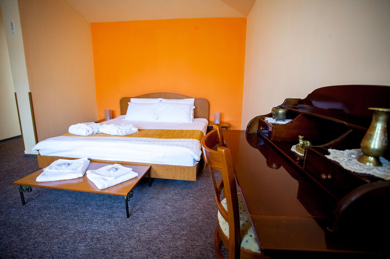 Deja Vu Guesthouse Cluj-Napoca Buitenkant foto