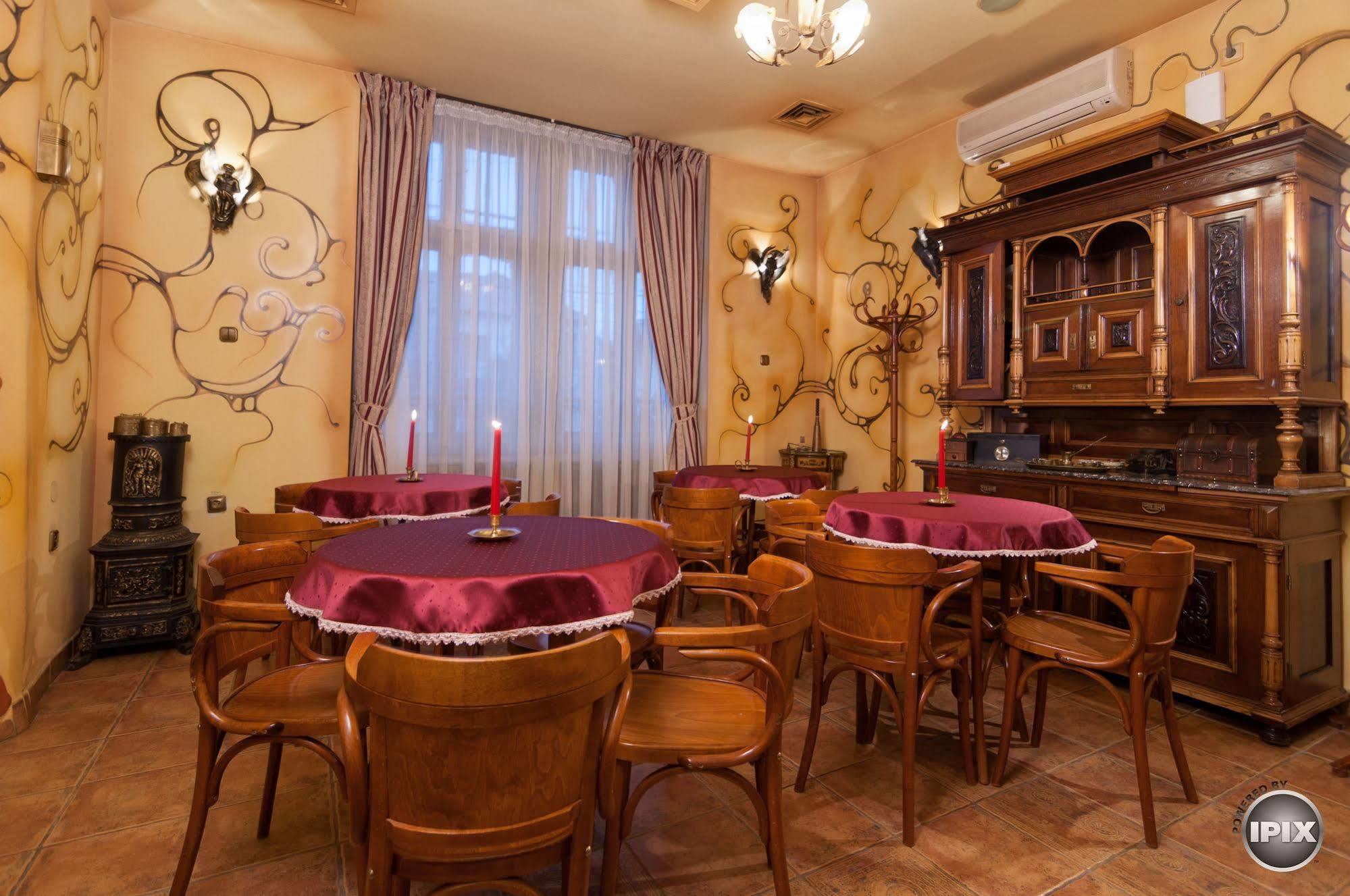 Deja Vu Guesthouse Cluj-Napoca Buitenkant foto